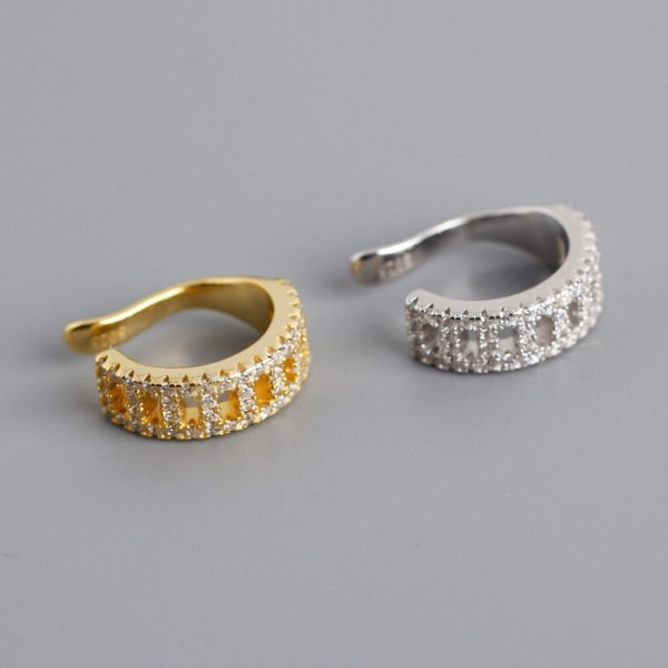 Alternative view of Fine U-shaped Ear Bone Clips