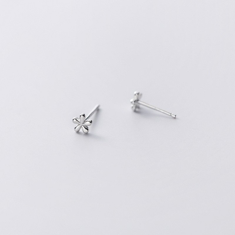 Glossy Little Flower Earrings - Image 4
