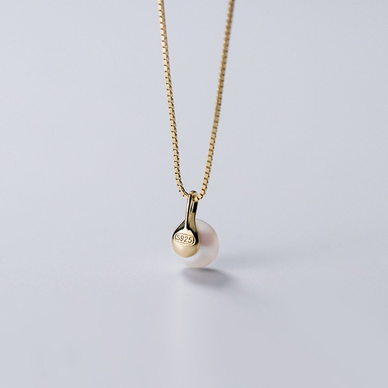 Geometric Oval Pearl Necklace - Image 5