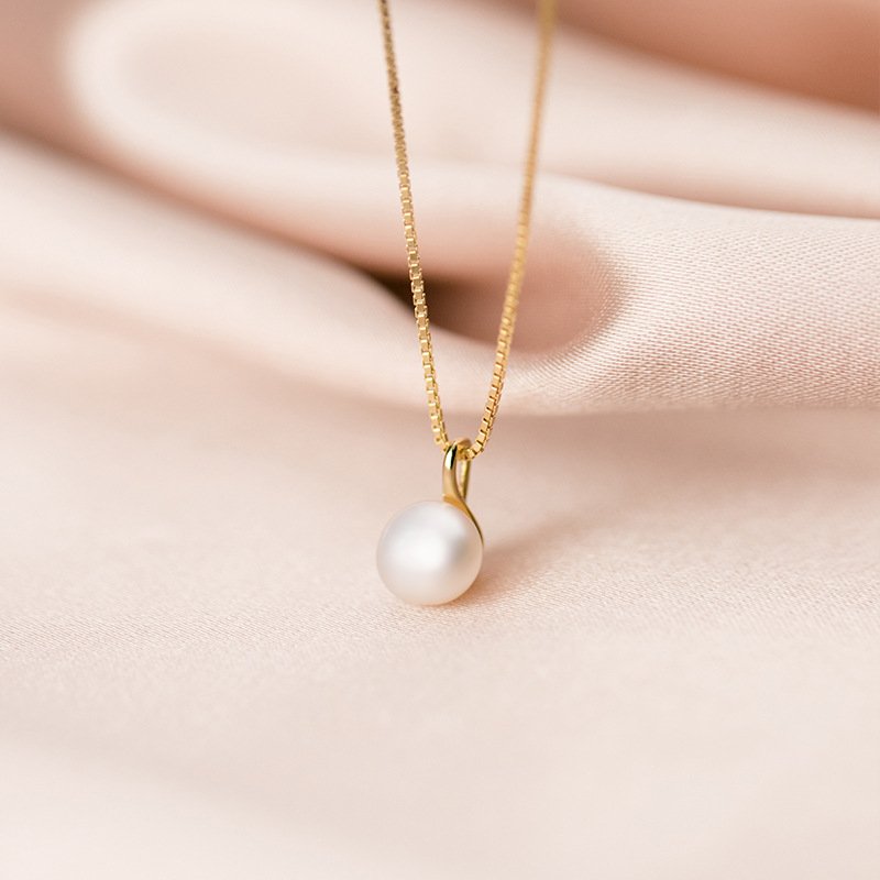Geometric Oval Pearl Necklace