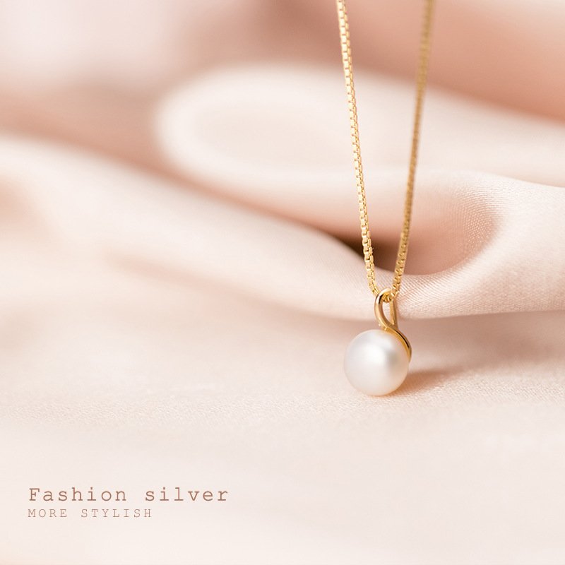 Geometric Oval Pearl Necklace - Image 3