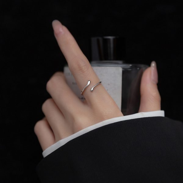 Sleek Contour Ring